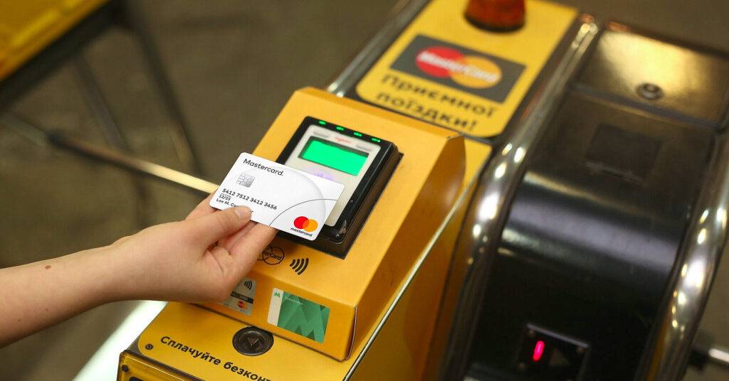 У київському метрополітені стався збій: є труднощі з оплатою проїзду У київському метрополітені стався збій: є труднощі з оплатою проїзду