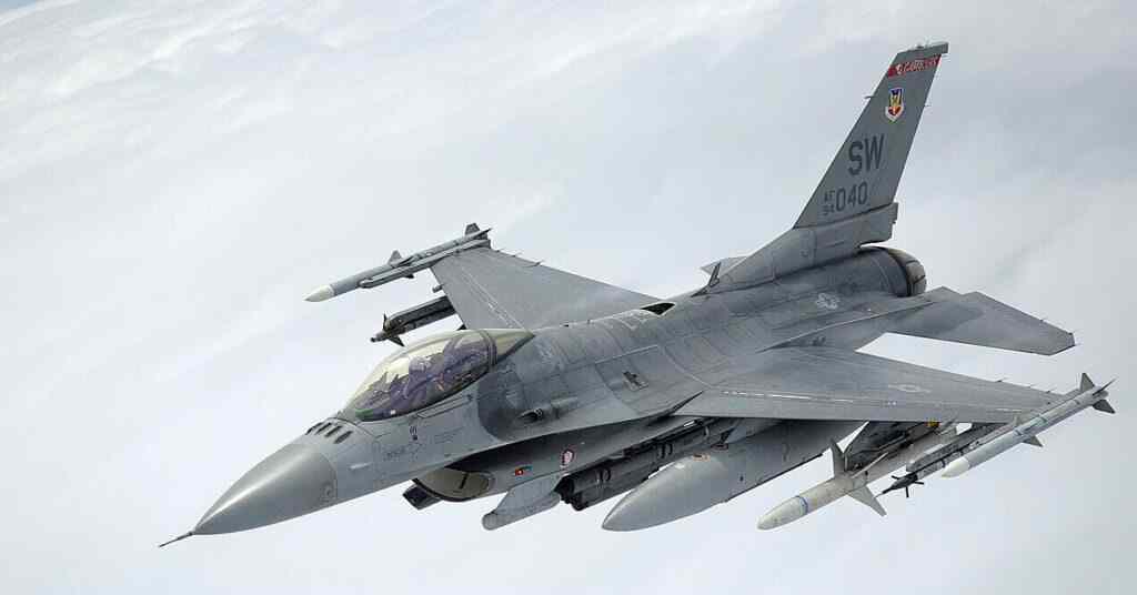 Україна та Чехія домовилися про навчання українських пілотів на F-16 та F-39