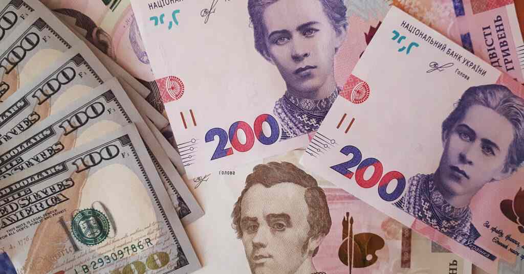 На валютному ринку настало літо
