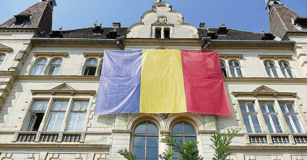 Вибори у Румунії: ліберальний кандидат в опитуванні випереджає ультраправого Сіміона