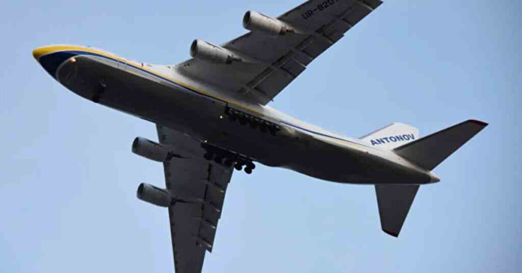 Над Києвом пролетів перший за 40 місяців цивільний літак: що відомо