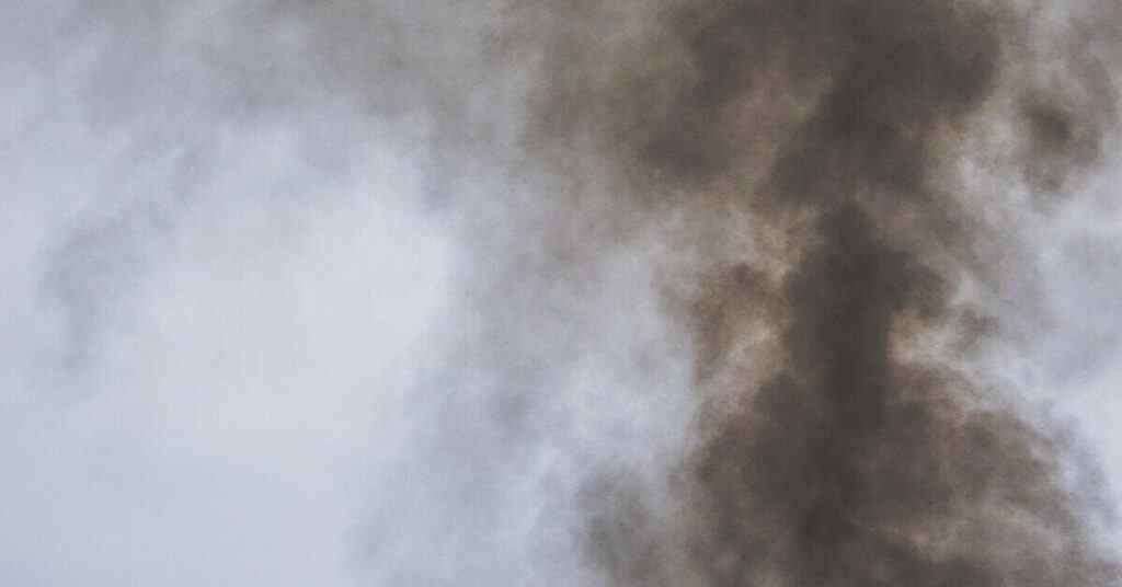 На Миколаївщині загорівся склад боєприпасів, відбувається детонація