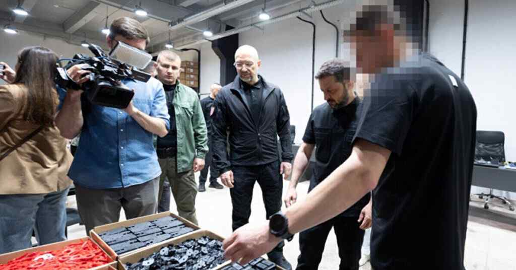 Зеленський поставив завдання виробникам дронів-перехоплювачів Зеленський поставив завдання виробникам дронів-перехоплювачів