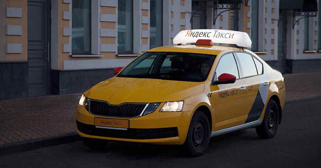 У російському Петербурзі мігрантам заборонили керувати таксі