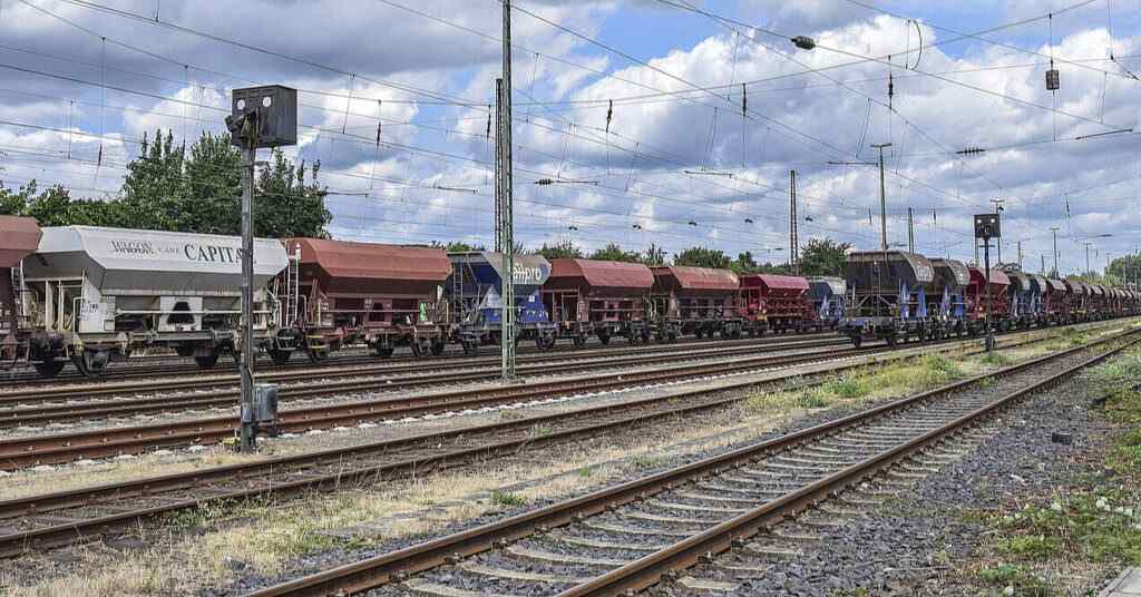 РНБО конфіскує майже 1600 російських вагонів на користь держави