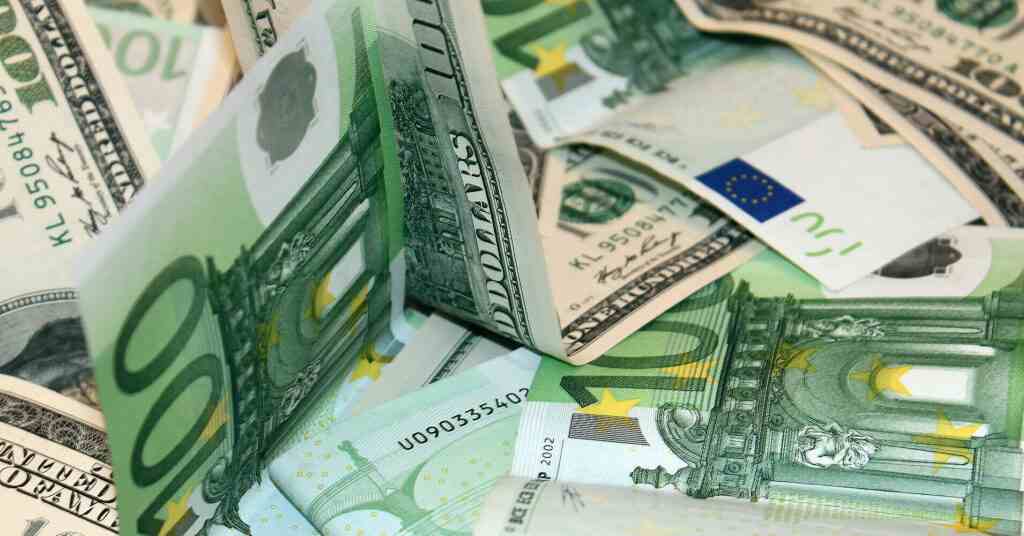 Українці збільшили купівлю іноземної валюти в банках – НБУ