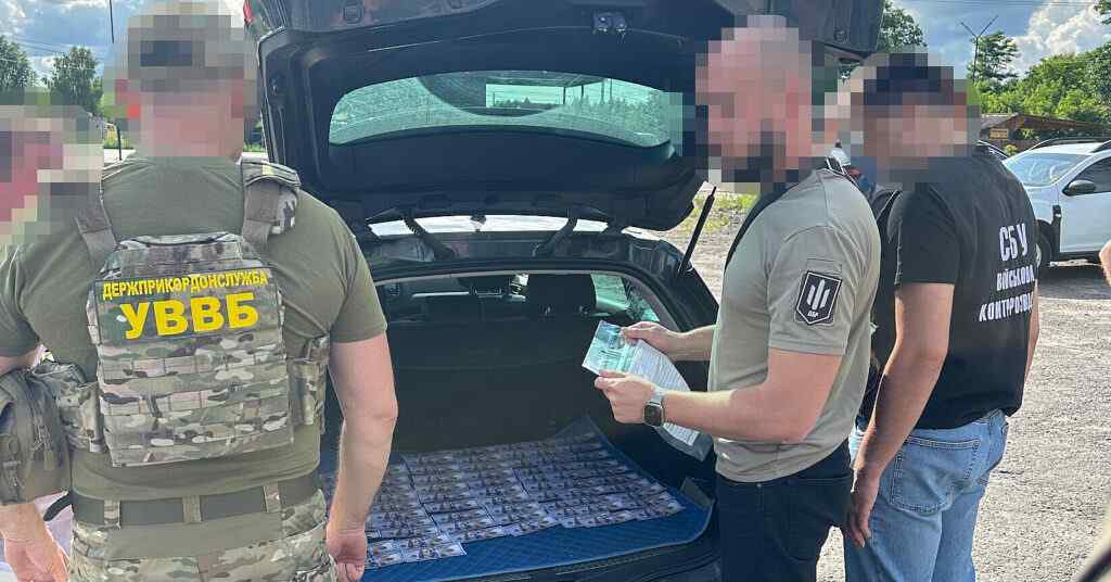 Затримано військового, який намагався налагодити продаж фіктивних медвисновників