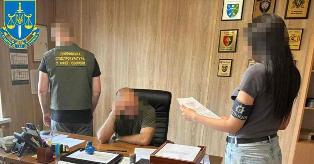 Посадовця ЗСУ підозрюють у незаконних виплатах на понад 700 тисяч