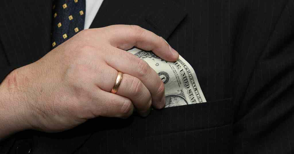 Група осіб заволоділа 4,6 млн грн на відновленні зруйнованої інфраструктури на Київщині