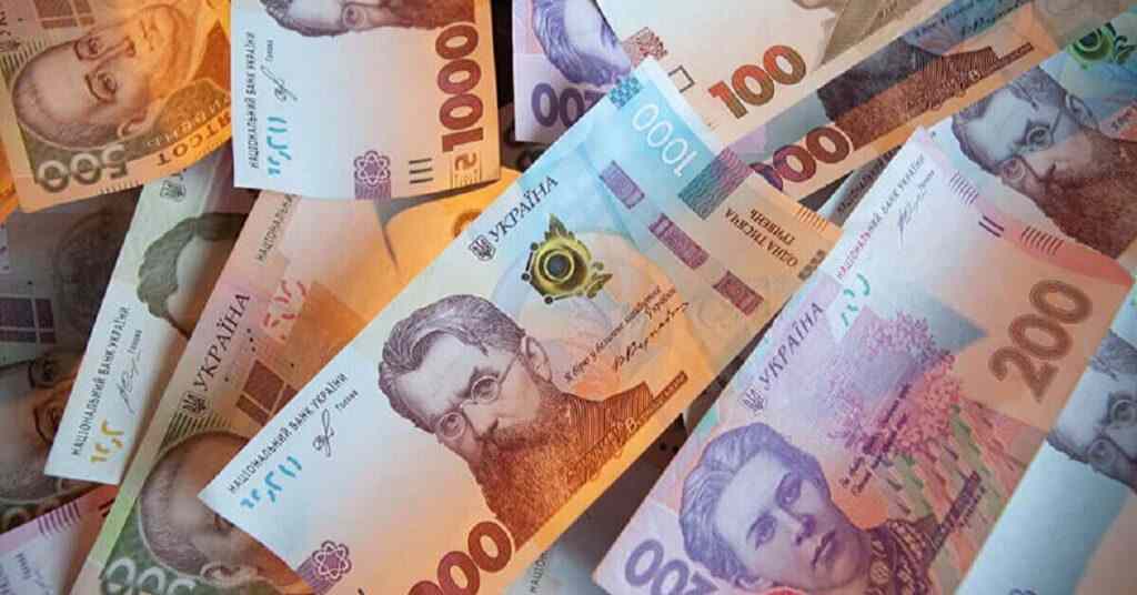 Реальні зарплати в Україні впали до довоєнного рівня через інфляцію