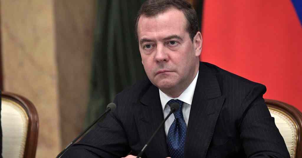 Медведєв відреагував на пораду Трампа стежити за словами