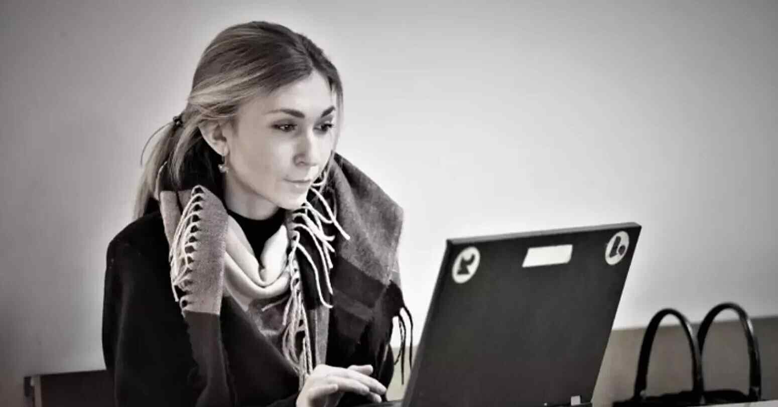 Нова експертиза виявила у журналістки Рощиною травму шиї та переломи кісток