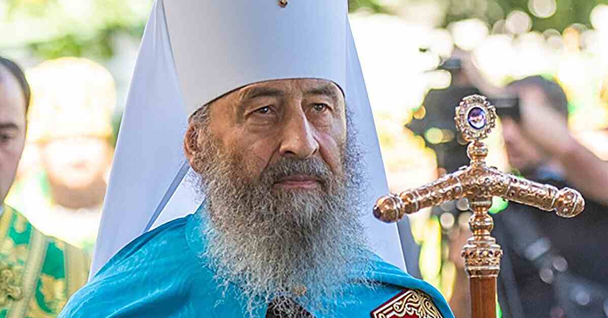 У мережі з’явилися фото російського паспорта предстоятеля УПЦ МП Онуфрія