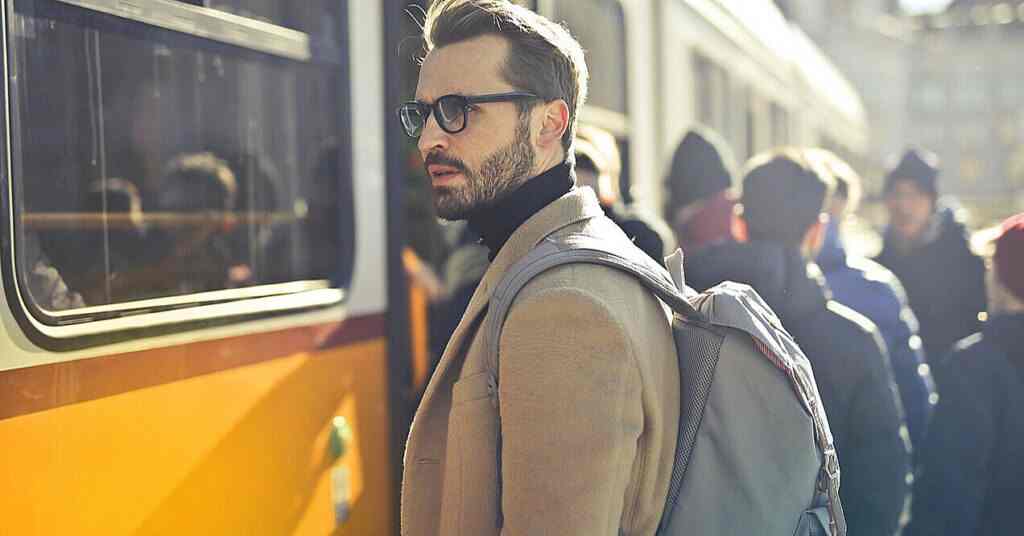 З України виїжджає у 2-3 рази більше українців, ніж повертається – соціолог