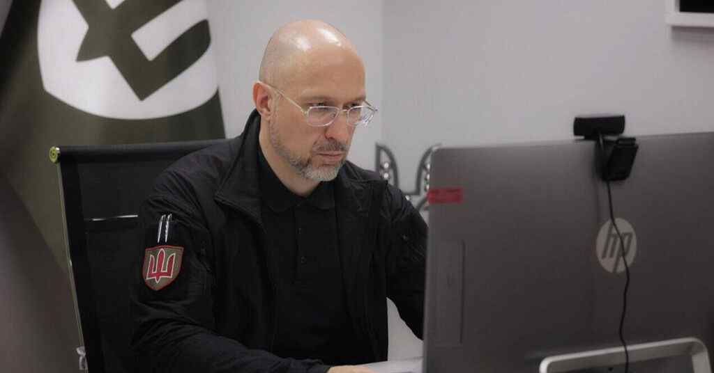 Шмигаль обговорив з румунським колегою підготовку українських військових та пілотів