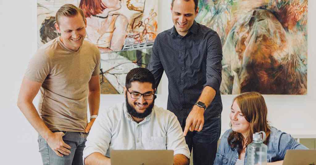 Молодь до 25 років удвічі менше задіяна на ринку праці, ніж пенсіонери