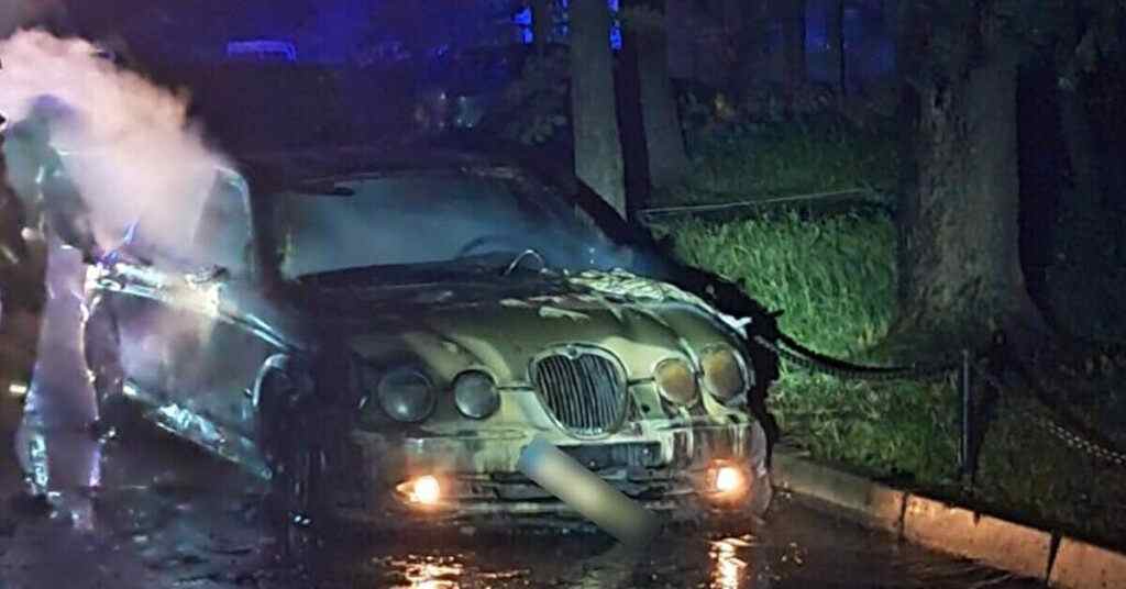 У Києві затримали двох паліїв, які знищили на замовлення чотири автівки