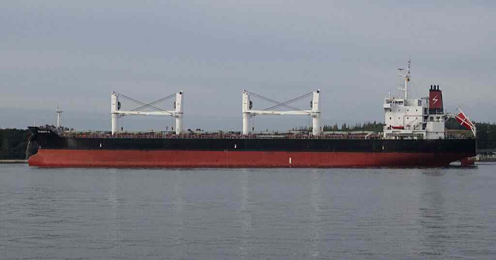 Хусити обстріляли грецький танкер у Червоному морі, є загиблі