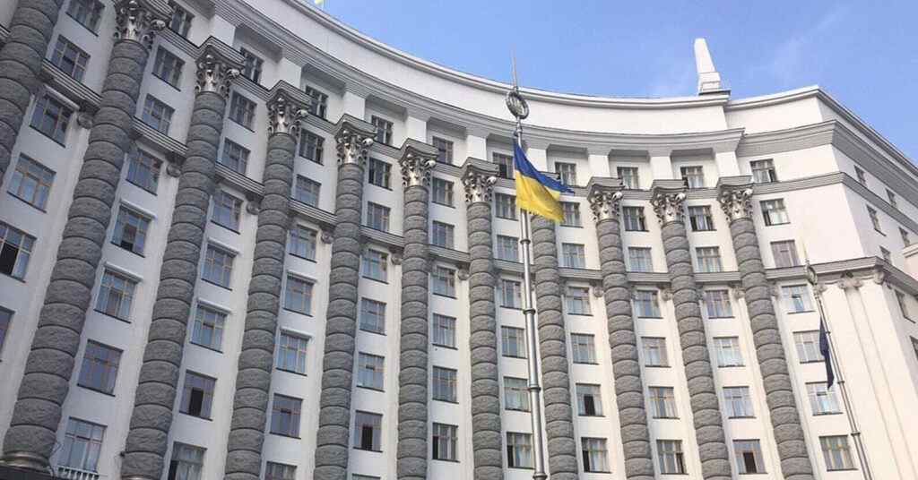 Кабмін схвалив виплату 15 млн грн сім’ям захисників, які загинули в полоні