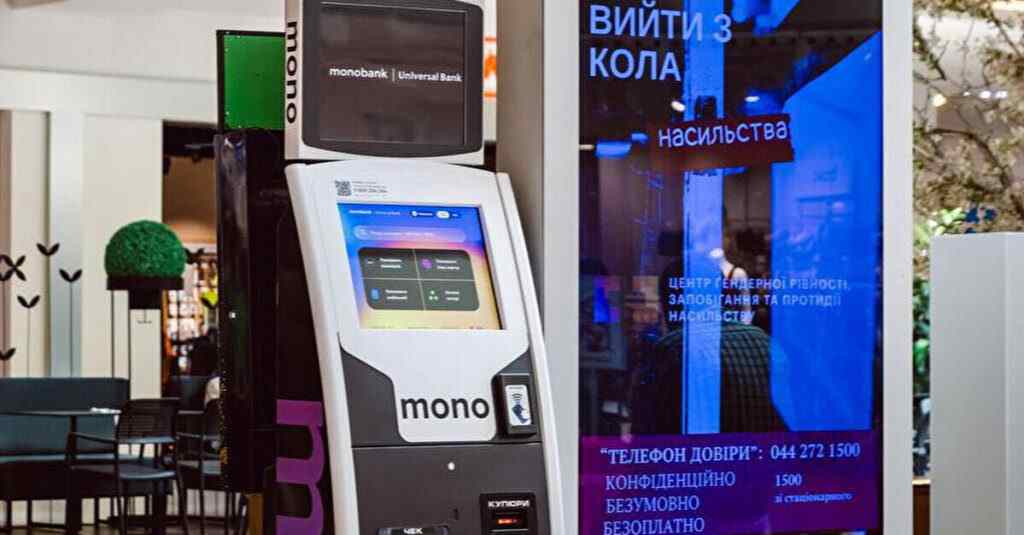 Термінали Monobank для поповнення карток: скільки вже встановили