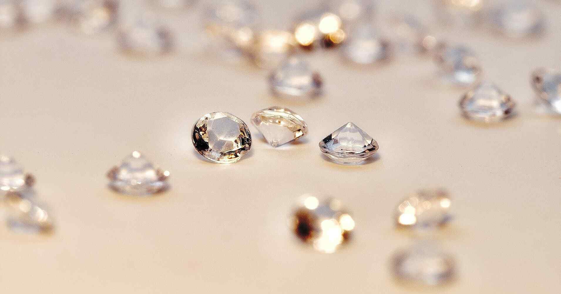 США продовжили дозвіл на імпорт деяких діамантів російського походження США продовжили дозвіл на імпорт деяких діамантів російського походження