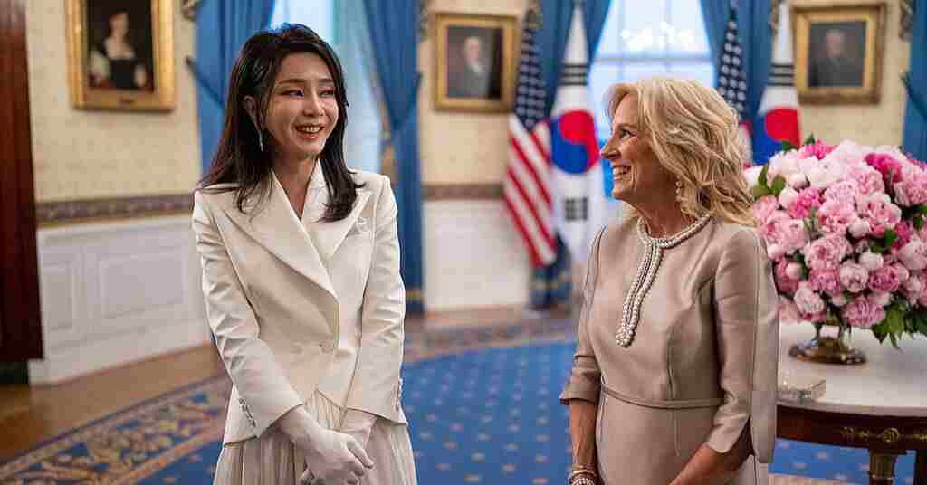 Колишню першу леді Південної Кореї звинуватили у корупції