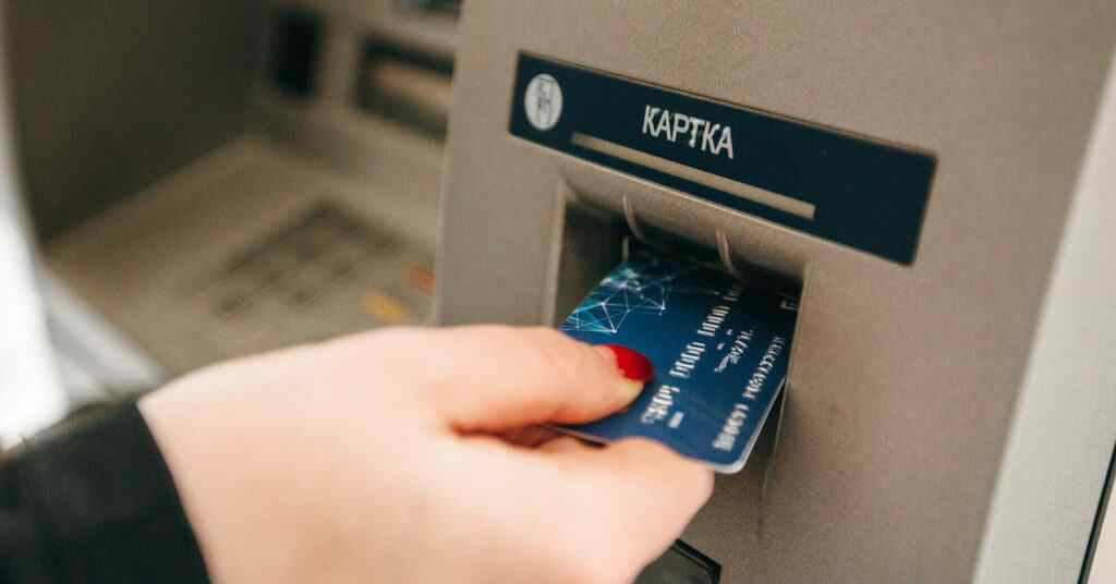 Скільки готівки зняли українці в банкоматах: НБУ назвав суми