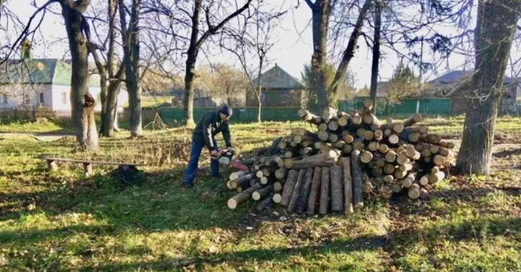 Кабмін збільшив на третину оплату за суспільно корисні роботи на прифронтових територіях