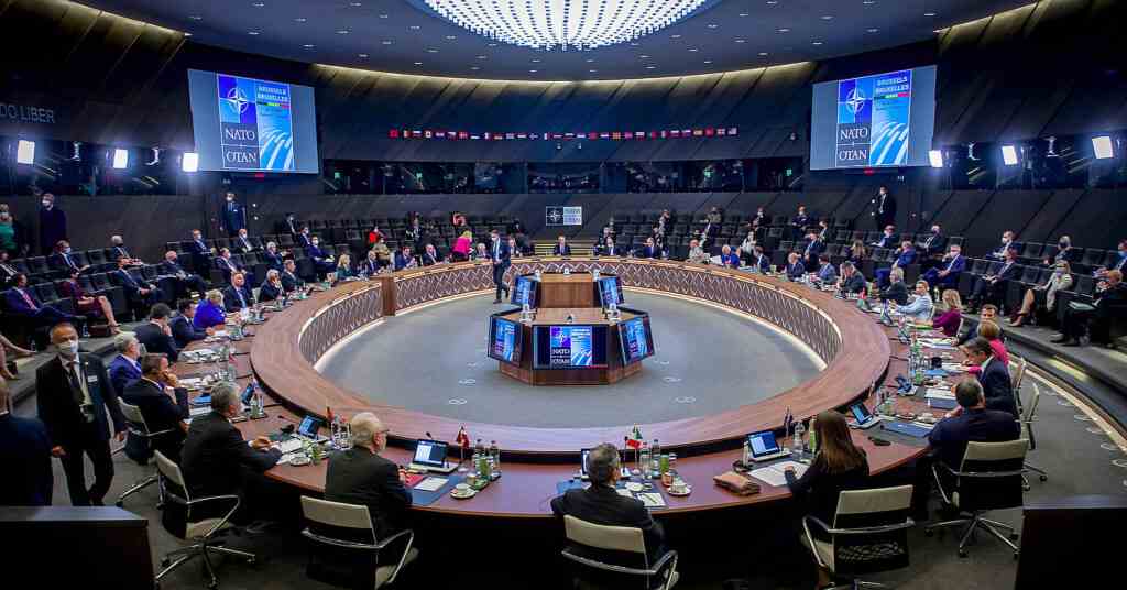 Топ-генерал НАТО: поки рано говорити про розгортання іноземних військ в Україні