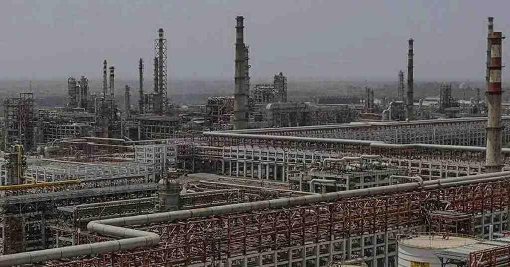 Найбільший закордонний НПЗ Роснафти отримає рекордно низький обсяг нафти через санкції ЄС