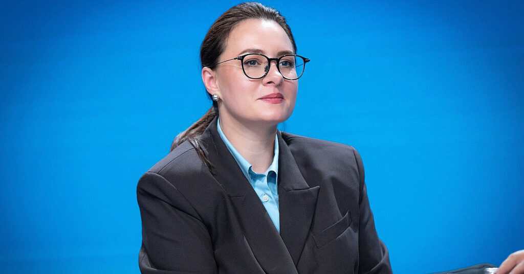 Шукаємо оптимальний шлях – Свириденко про виїзд чоловіків до 22 років за кордон