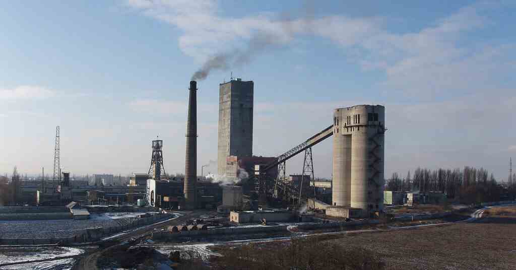 Через обстріл РФ знеструмило шахти Донеччині, під землею залишаються 148 гірників