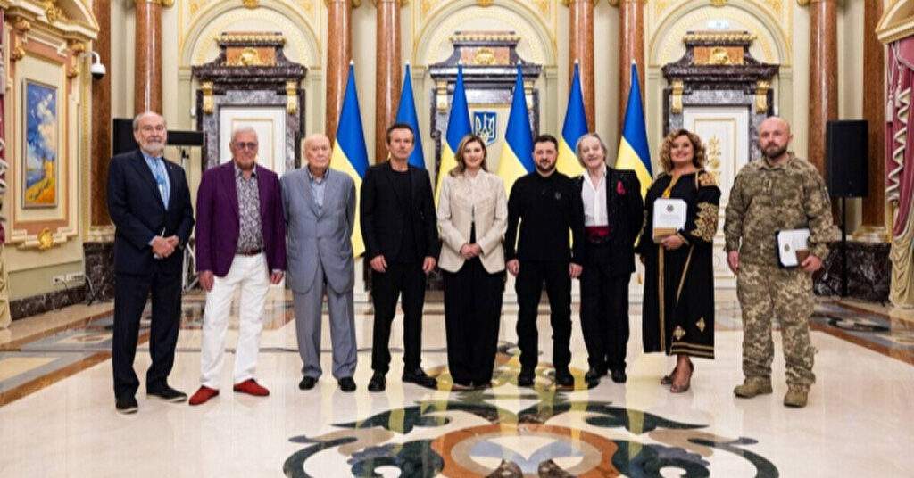 Зеленський вручив відзнаки “Національна легенда України” Зеленський вручив відзнаки “Національна легенда України”