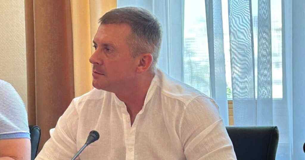 Компанія, пов’язана з нардепом Молотком, з націнкою продавала матеріали для фортифікацій