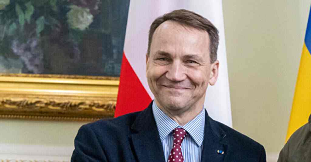 Сікорський оголосив про роботу над двома наступними пакетами військової допомоги для України Сікорський оголосив про роботу над двома наступними пакетами військової допомоги для України