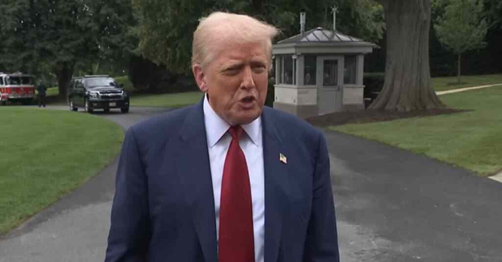 Трамп спростував інформацію ЗМІ про умову зустрічі Путіна з Зеленським Трамп спростував інформацію ЗМІ про умову зустрічі Путіна з Зеленським