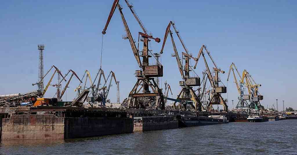 Окупанти відкрили Маріуполь та Бердянськ для іноземних суден