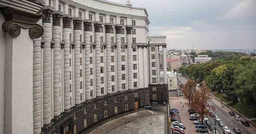 Зарплати українських чиновників у липні перевищили 60 тисяч гривень