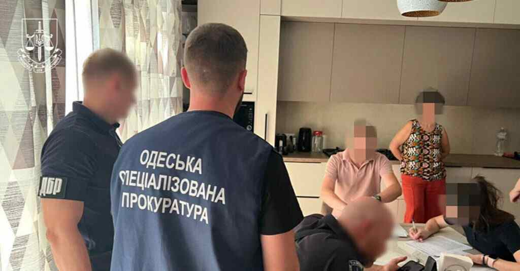 Прокурори оголосили підозри низці посадовців за зловживання у сфері оборони Прокурори оголосили підозри низці посадовців за зловживання у сфері оборони