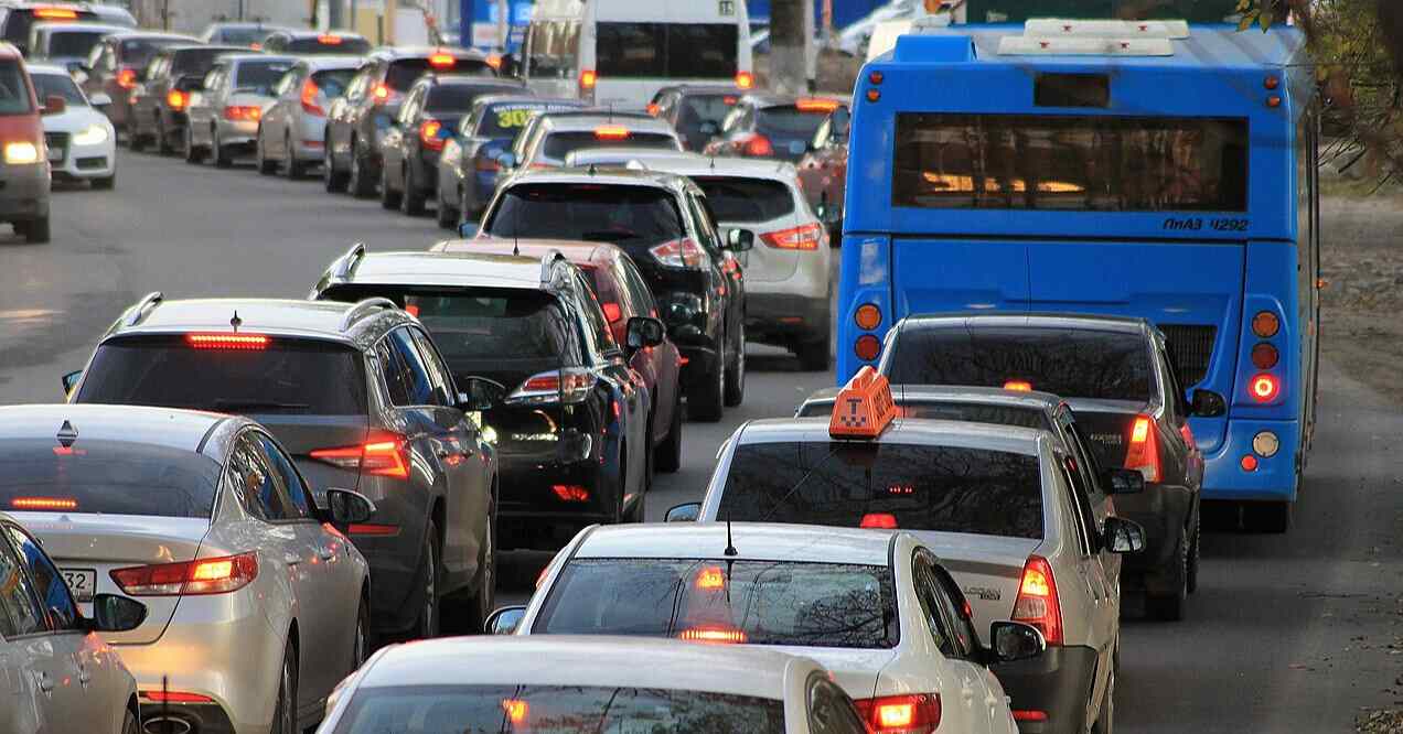 У Києві частково перекрили рух однією з головних автомагістралей