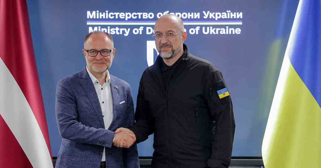 Шмигаль обговорив зі своїм латвійським колегою плани оборонної співпраці Шмигаль обговорив зі своїм латвійським колегою плани оборонної співпраці
