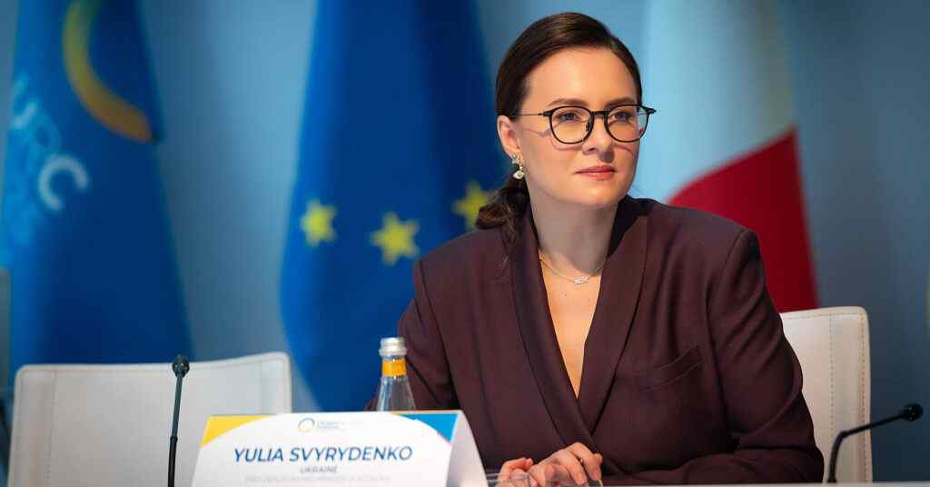 Прем’єрка Свириденко назвала підвищення зарплат вчителям “складним питанням” Прем’єрка Свириденко назвала підвищення зарплат вчителям “складним питанням”