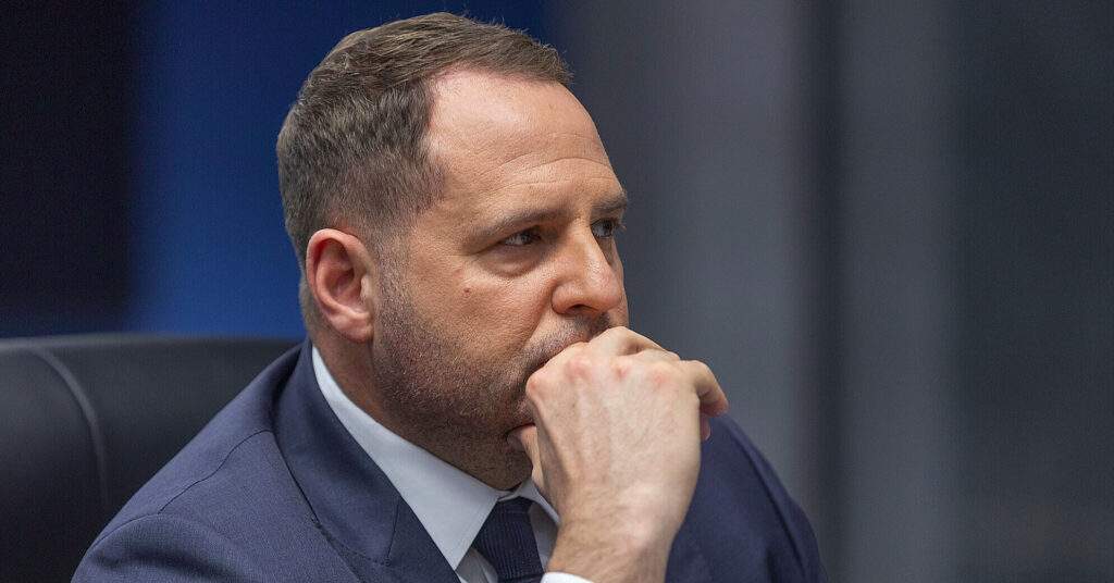 Україна готує військову компоненту нових гарантій безпеки Україна готує військову компоненту нових гарантій безпеки