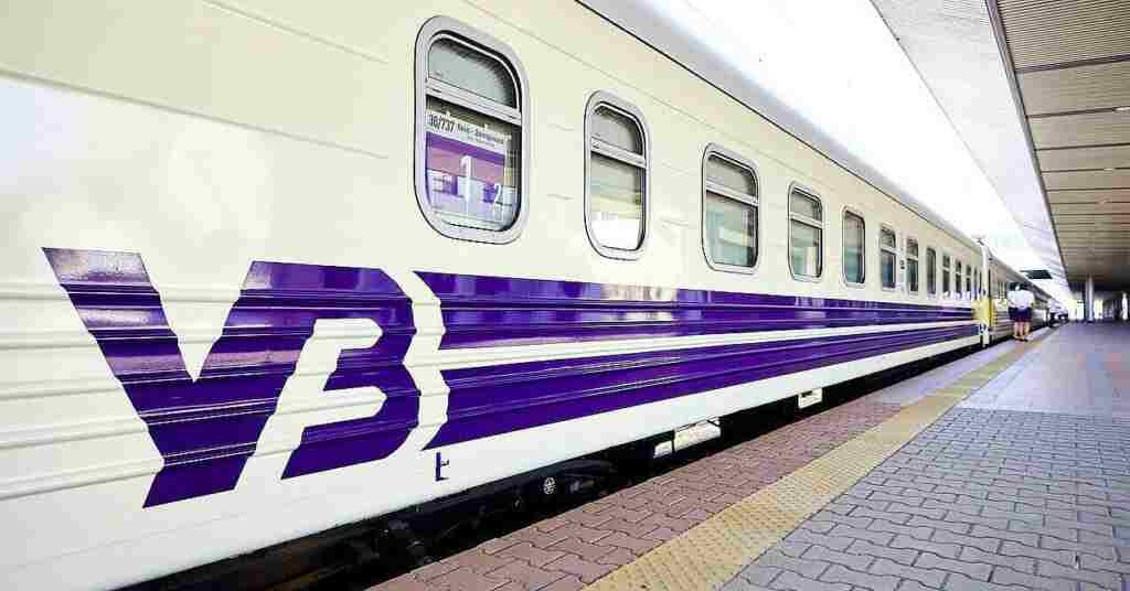 Внаслідок нічного обстрілу затримуються кілька поїздів на Київ