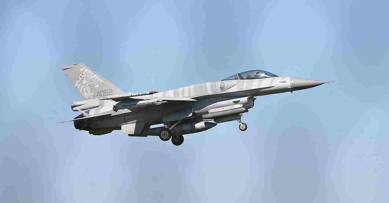 У Польщі призупинили всі польоти на F-16 після авіатрощі У Польщі призупинили всі польоти на F-16 після авіатрощі