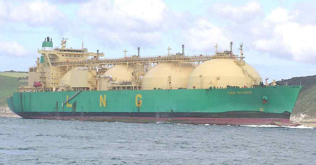 Китай, попри санкції США, почав купувати російський скраплений газ