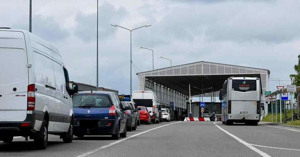 Уряд оновив правила перетину кордону для міжнародних перевізників