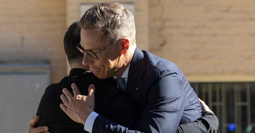 До України прибув з візитом президент Фінляндії Стубб До України прибув з візитом президент Фінляндії Стубб