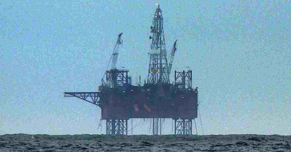 Два російські винищувачі пролетіли над буровою платформою в Балтійському морі Два російські винищувачі пролетіли над буровою платформою в Балтійському морі