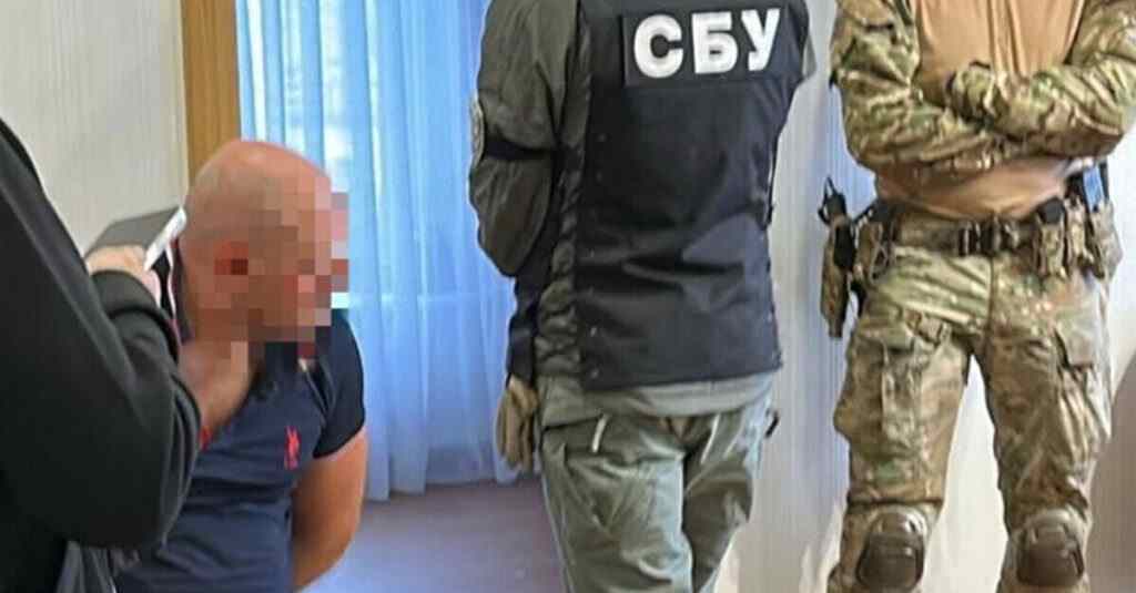 Батька детектива НАБУ, підозрюваного у зв’язках з РФ, роздягнули догола в суді – ЗМІ Батька детектива НАБУ, підозрюваного у зв’язках з РФ, роздягнули догола в суді – ЗМІ